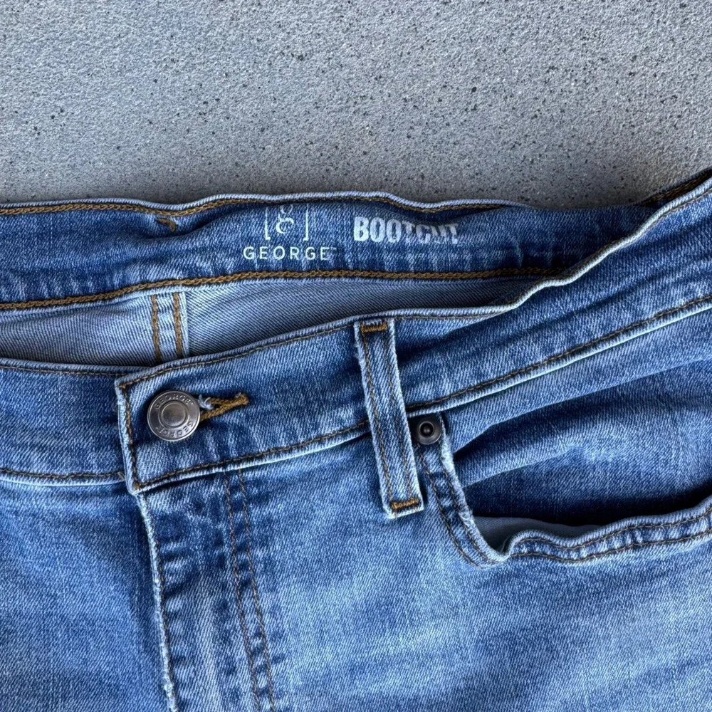 George Mens Bootcut Jeans Medium Wash Denim 32x30 - Picture 2 of 9